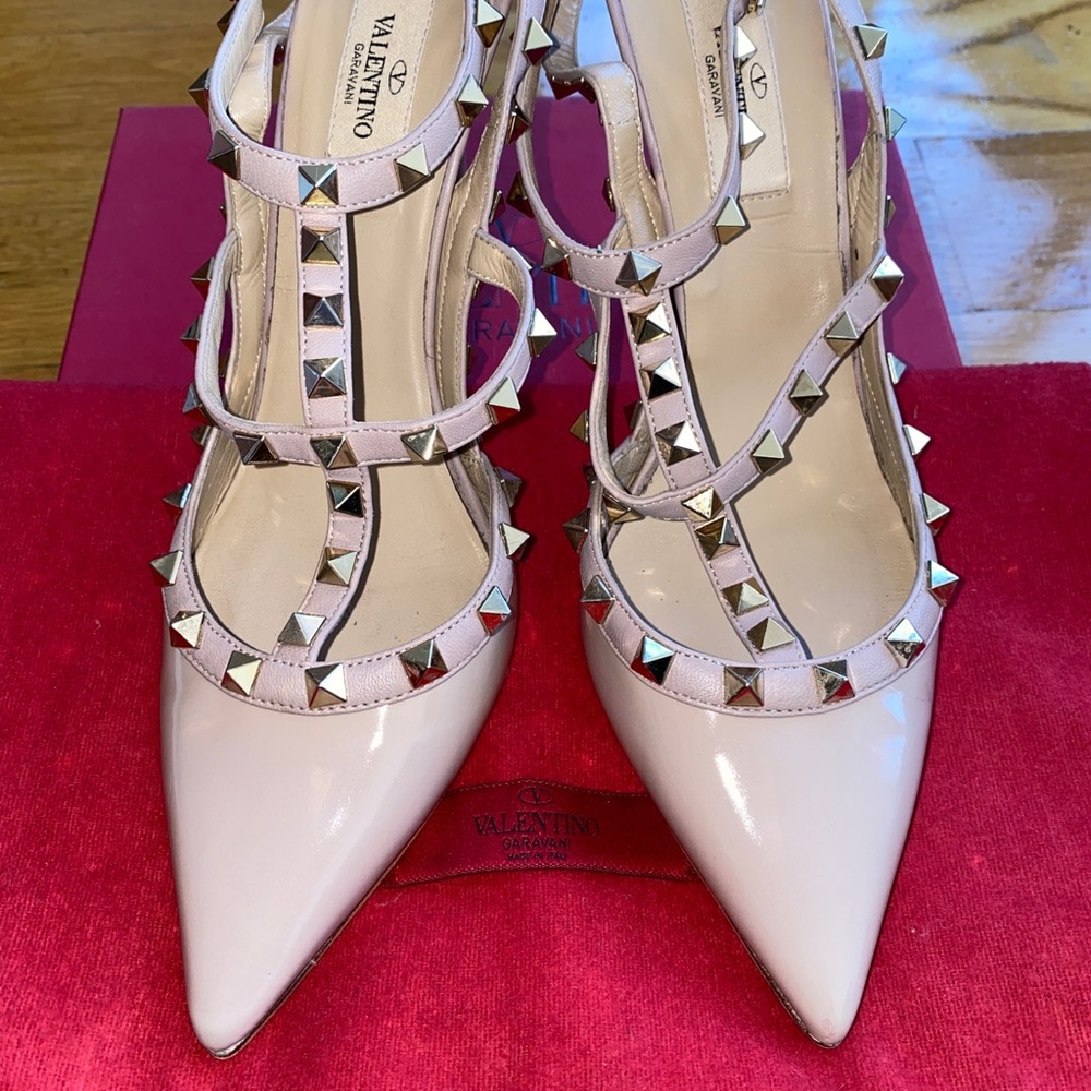 Valentino Nude Rockstuds Size 9 / 39